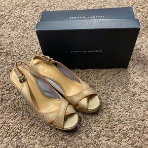 New never worn size 8 gold Tommy Hilfiger espadrille wedge sandals.